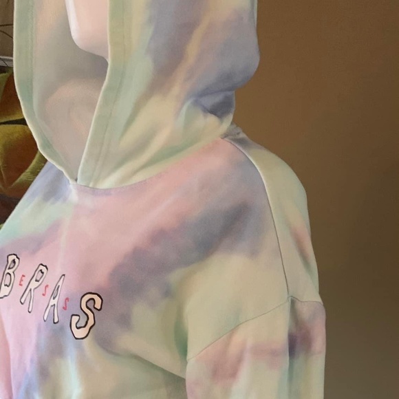 GUESS × J Balvin Tie- Dye Logo Cropped Hoodie - Picture 6 of 10